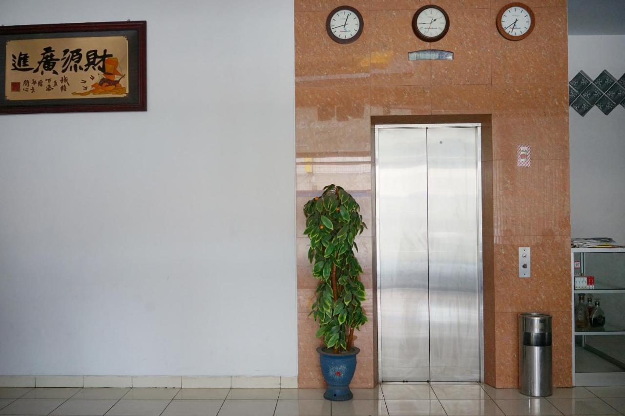 Oyo 2291 Hotel Bahagia Makassar Exterior photo