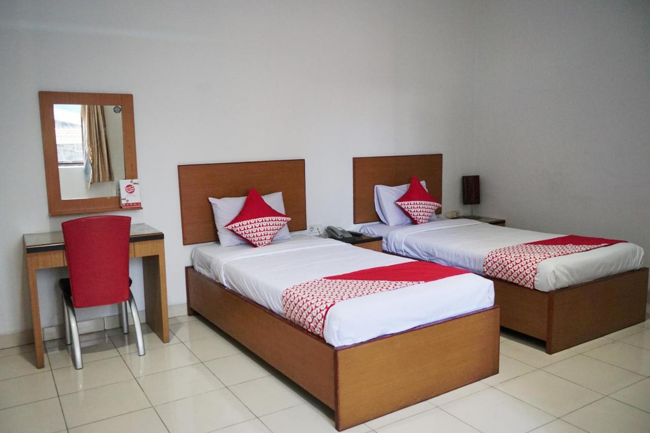 Oyo 2291 Hotel Bahagia Makassar Exterior photo